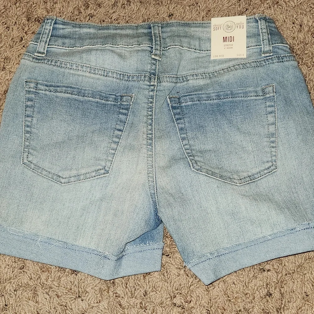 NWT- SO - Blue Midi Jean Shorts w/Distressed Cuff Details - Sz 0 - Picture 2 of 5